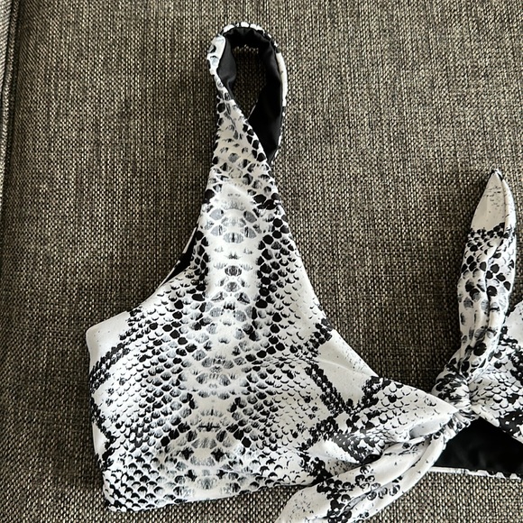 Snake skin bathing suit top. Size 8. Worn once, great condition. - Picture 3 of 3